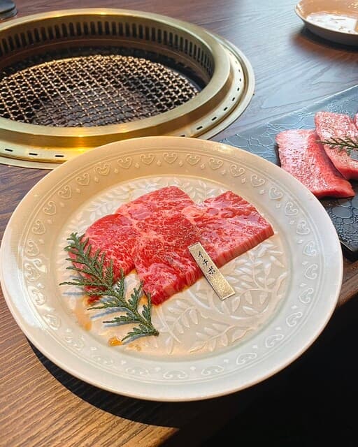 東京中央区銀座にある、ミシュランパーティーシェフによる絶品焼肉レストラン!Yakiniku Azasu。