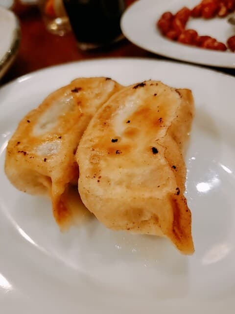 풍부한 맛의 만두라면 여기서 찾아보세요!